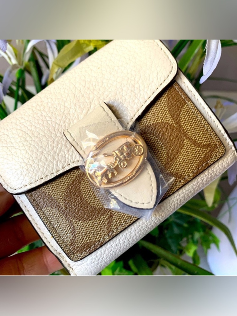 NWOT Coach Signature Logo Colorblock
Small Snap Closure Wallet
